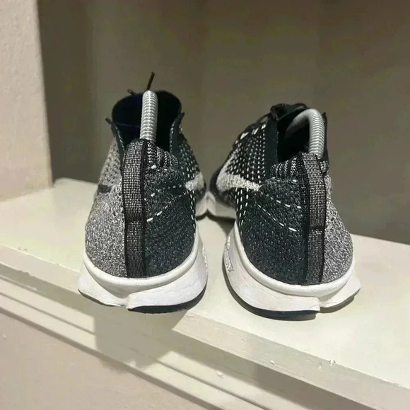 Nike Women’s Flyknit Black white 698616-0015 Size 11 Running Training sneakers - Picture 6 of 9